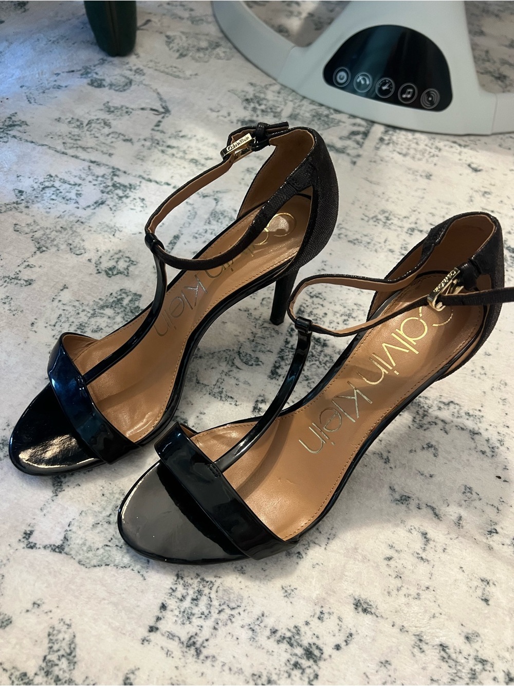 Calvin Klein Black Patent T-Strap Open-Toe Heels size 9.5